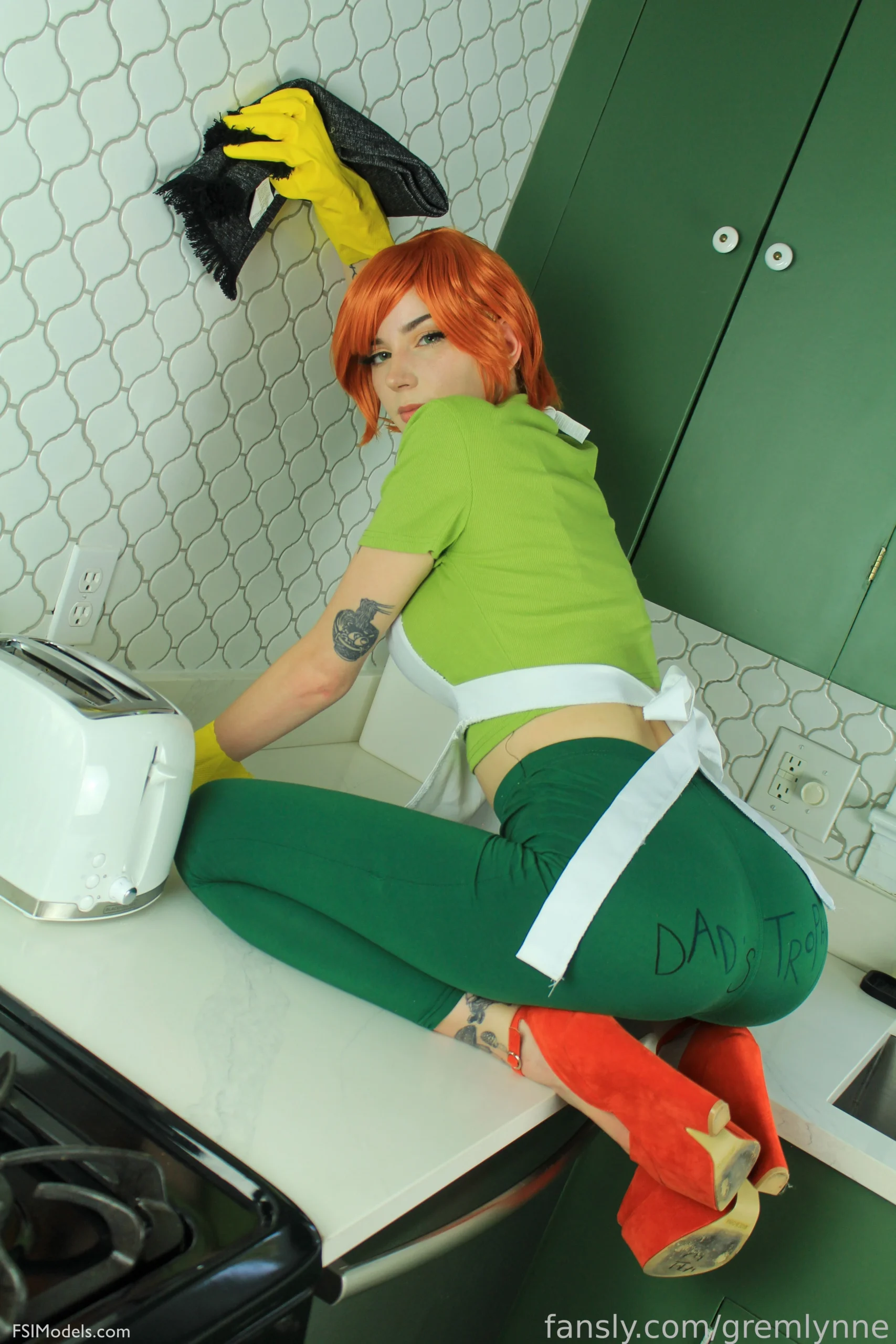 Gremlynne - Dexters Mom Kitchen Cosplay Photos - 33