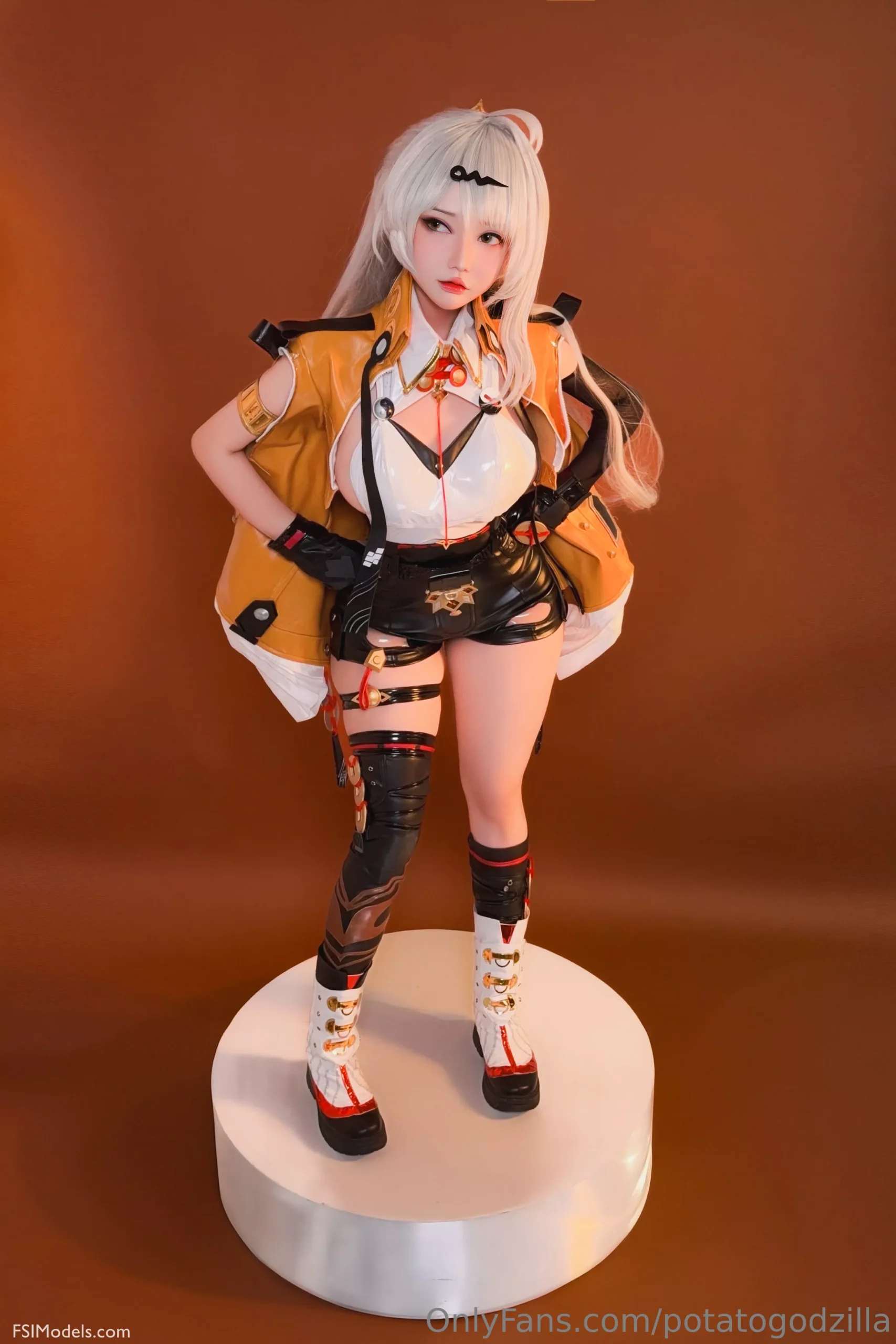 Potato Godzilla - Yixuan Cosplay Photos - 7