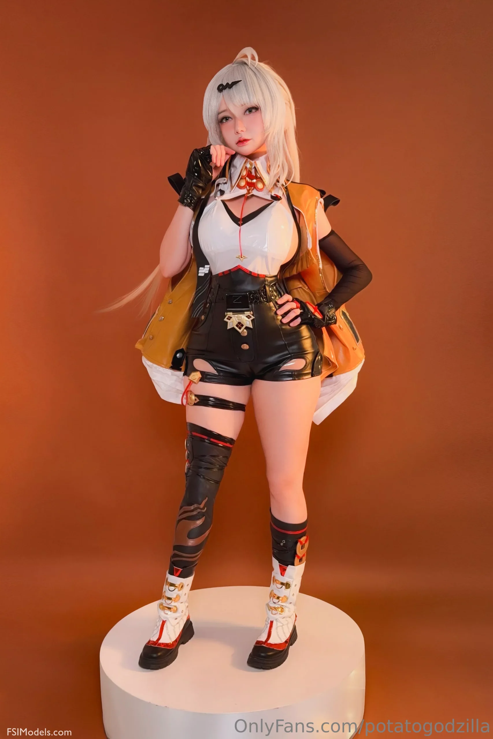 Potato Godzilla - Yixuan Cosplay Photos - 9