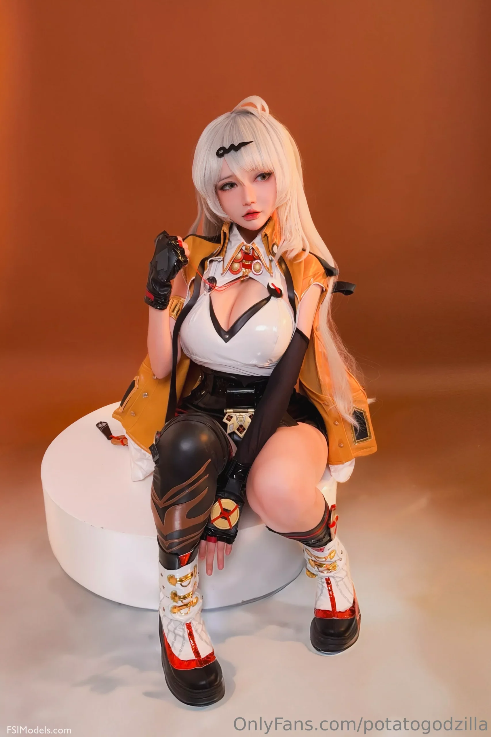 Potato Godzilla - Yixuan Cosplay Photos - 15