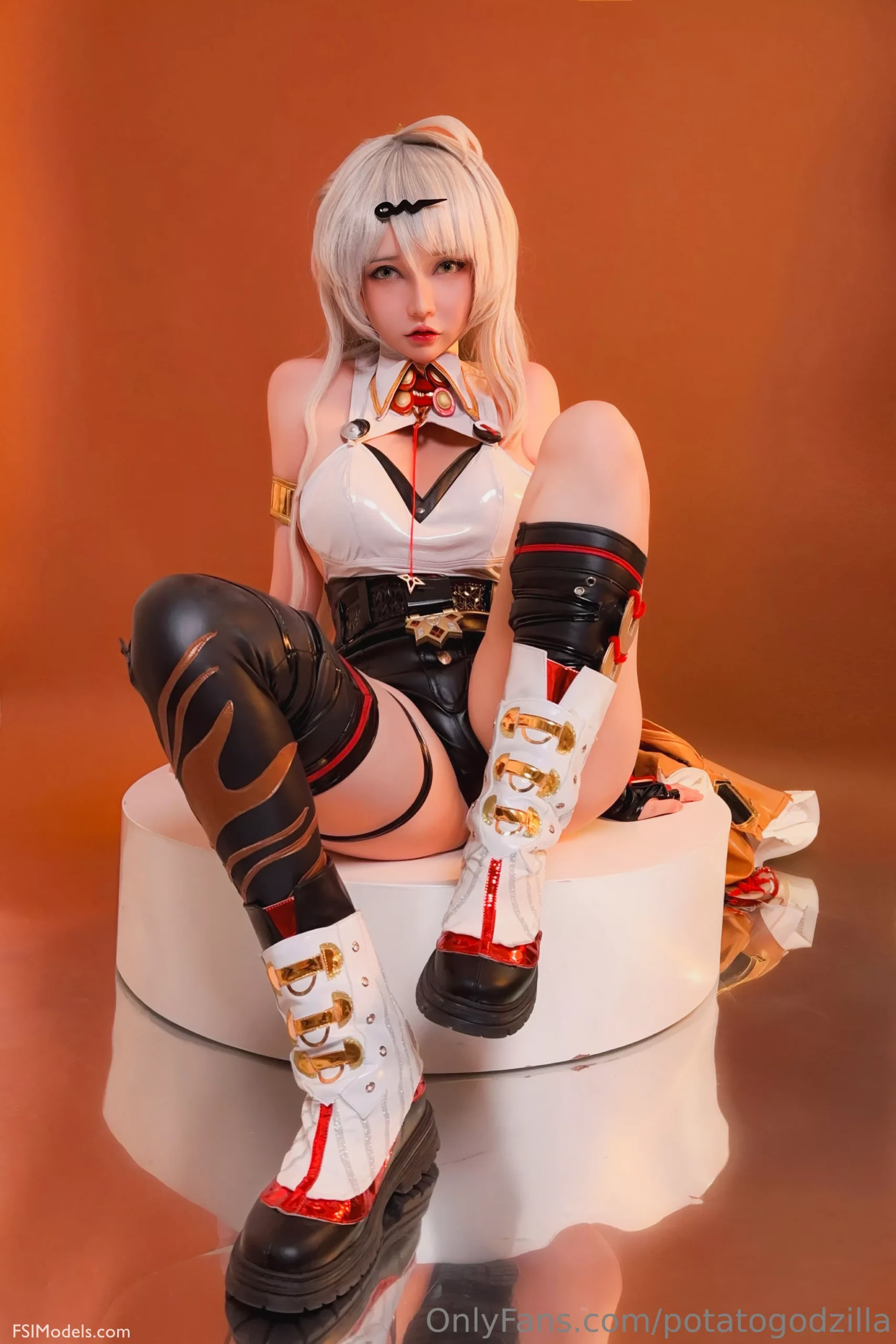 Potato Godzilla - Yixuan Cosplay Photos - 17