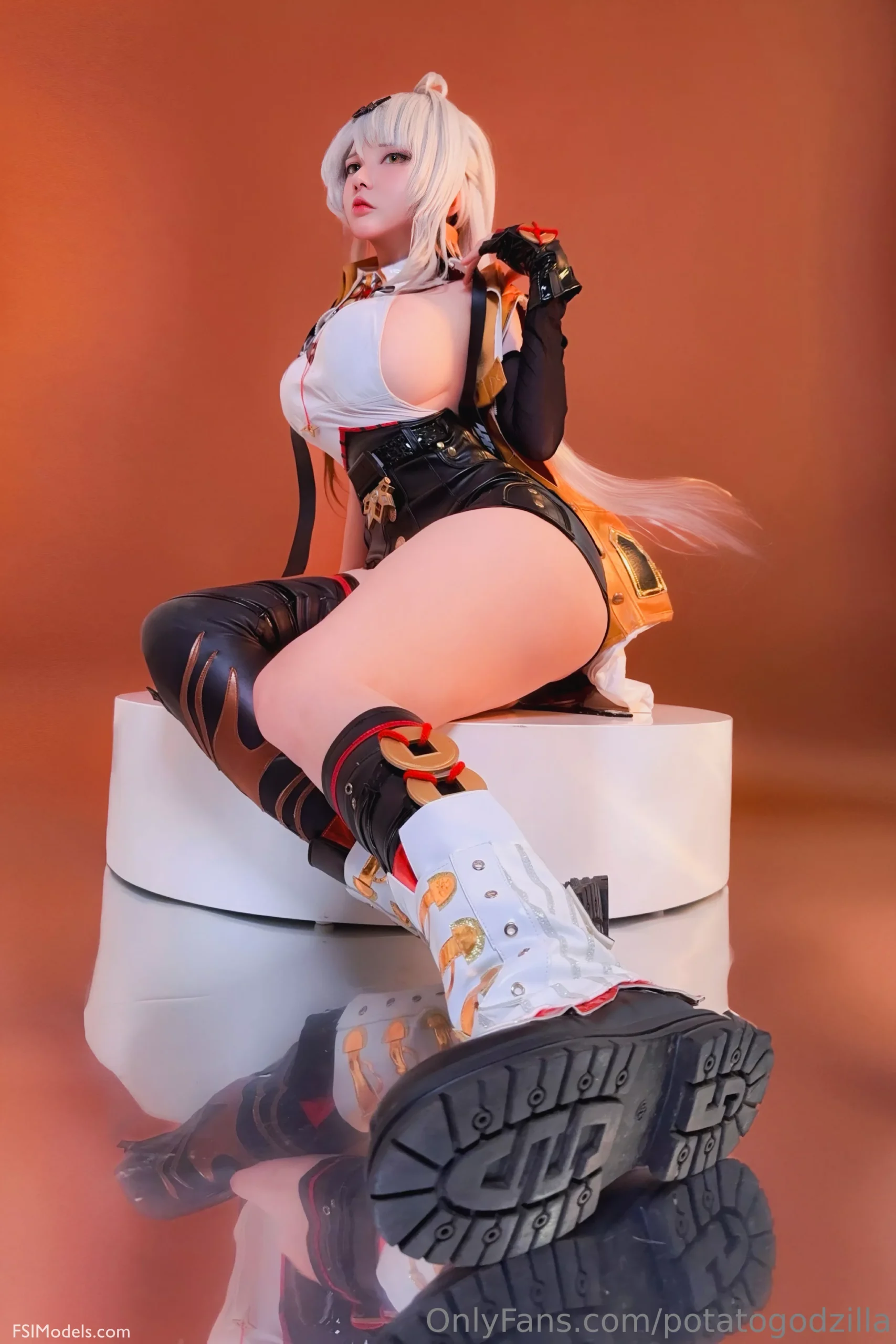 Potato Godzilla - Yixuan Cosplay Photos - 19