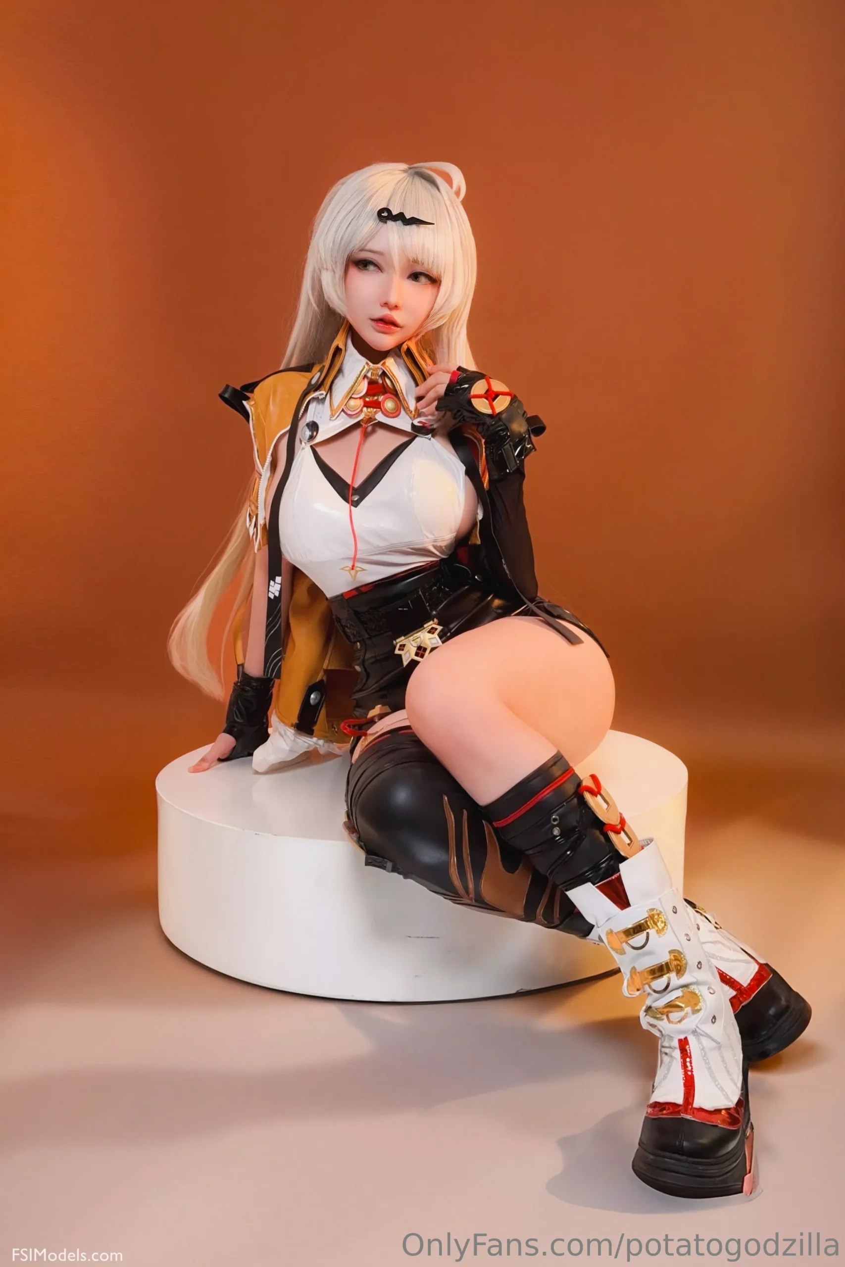 Potato Godzilla - Yixuan Cosplay Photos - 21