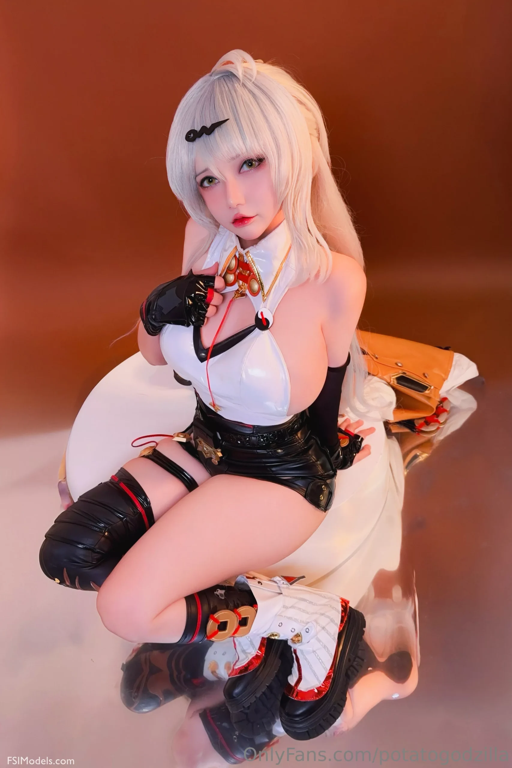 Potato Godzilla - Yixuan Cosplay Photos - 23