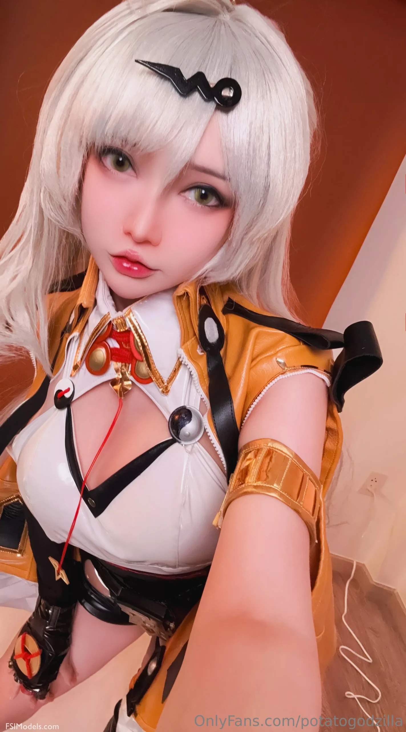 Potato Godzilla - Yixuan Cosplay Photos - 51