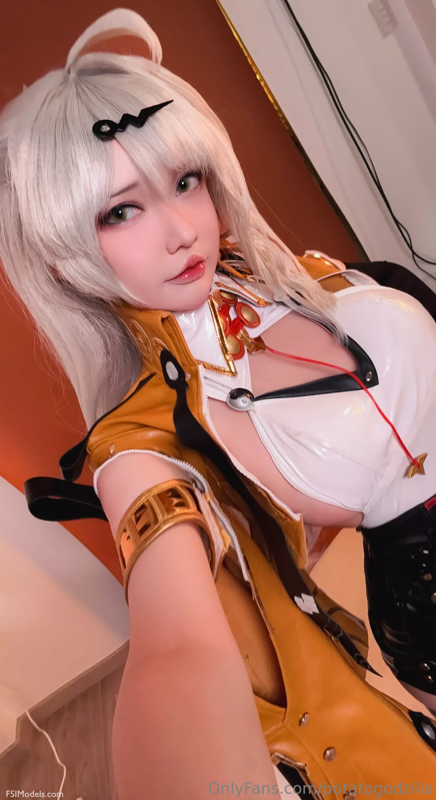 Potato Godzilla - Yixuan Cosplay Photos - 53