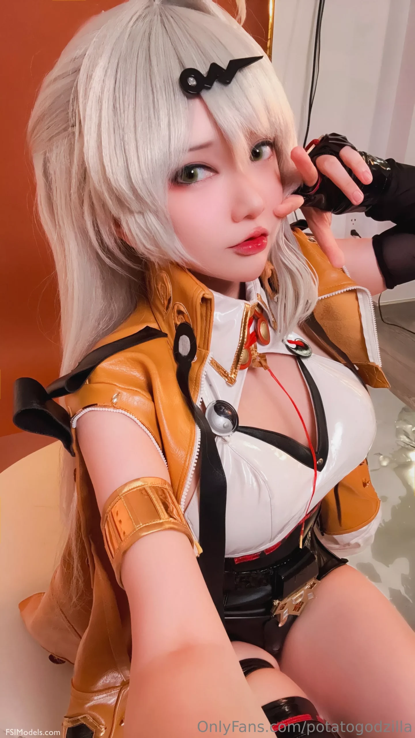 Potato Godzilla - Yixuan Cosplay Photos - 55