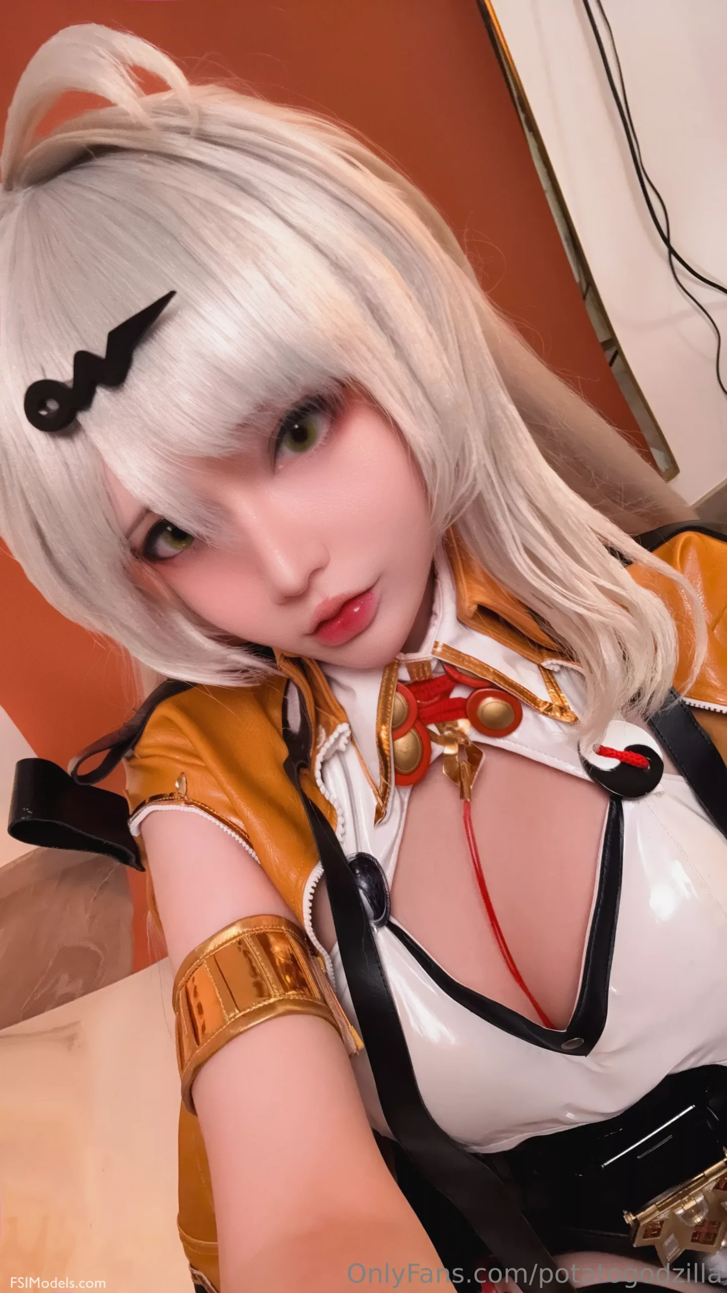 Potato Godzilla - Yixuan Cosplay Photos - 59