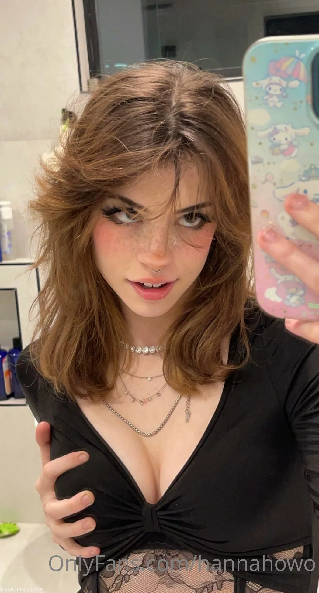 Hannah Owo OnlyFans Bathroom Nude Selfies - 17