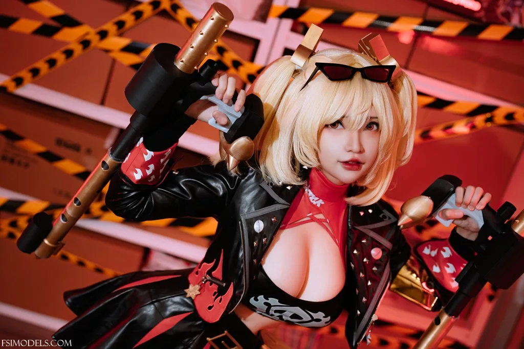 Potato Godzilla - Burnice Cosplay Photos - 8 Potato Godzilla - Burnice Cosplay Photos - 7