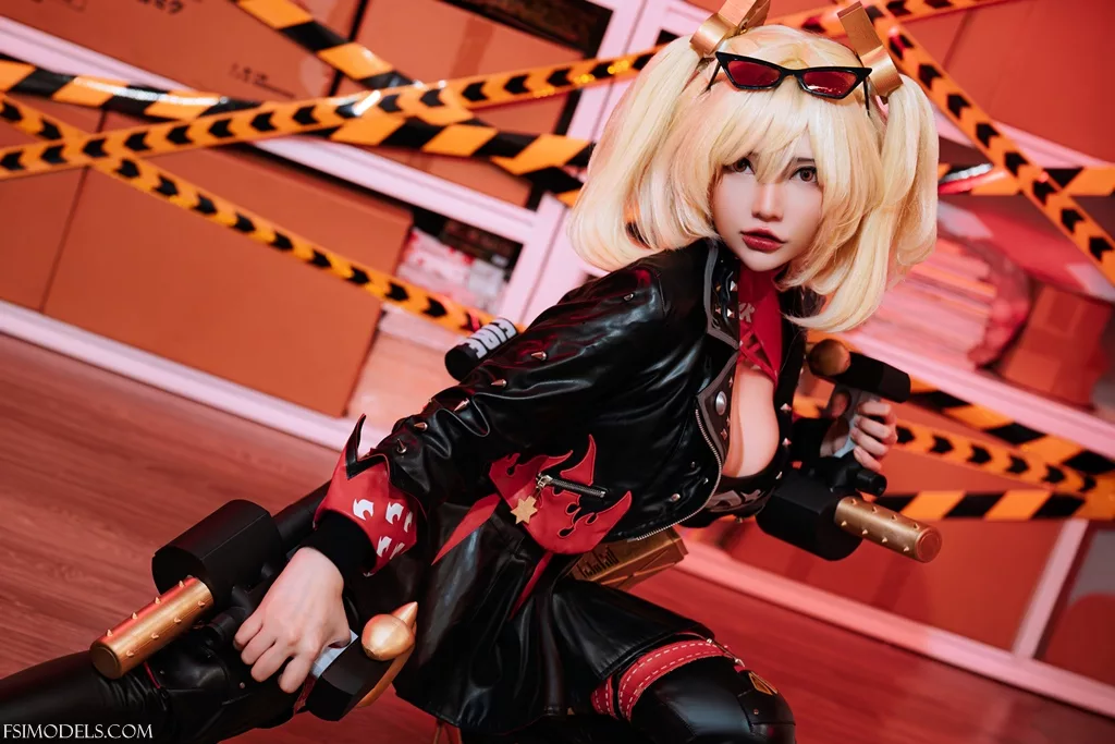 Potato Godzilla - Burnice Cosplay Photos - 10 Potato Godzilla - Burnice Cosplay Photos - 9