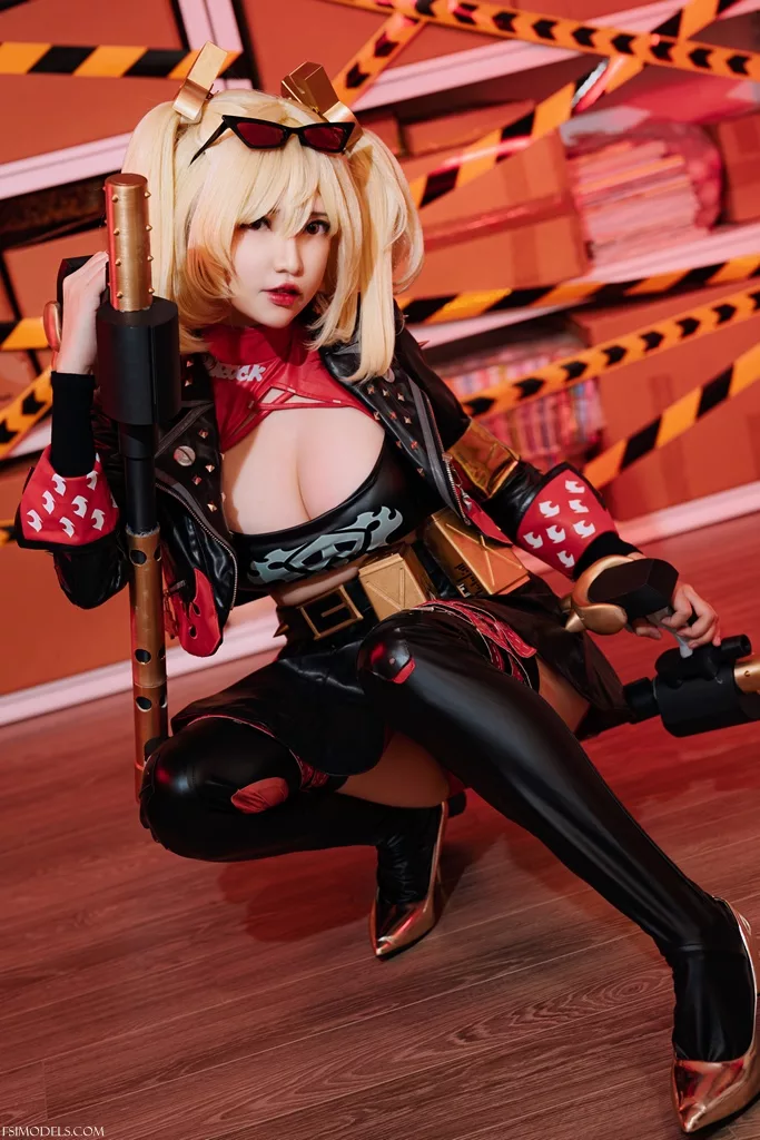 Potato Godzilla - Burnice Cosplay Photos - 12 Potato Godzilla - Burnice Cosplay Photos - 11