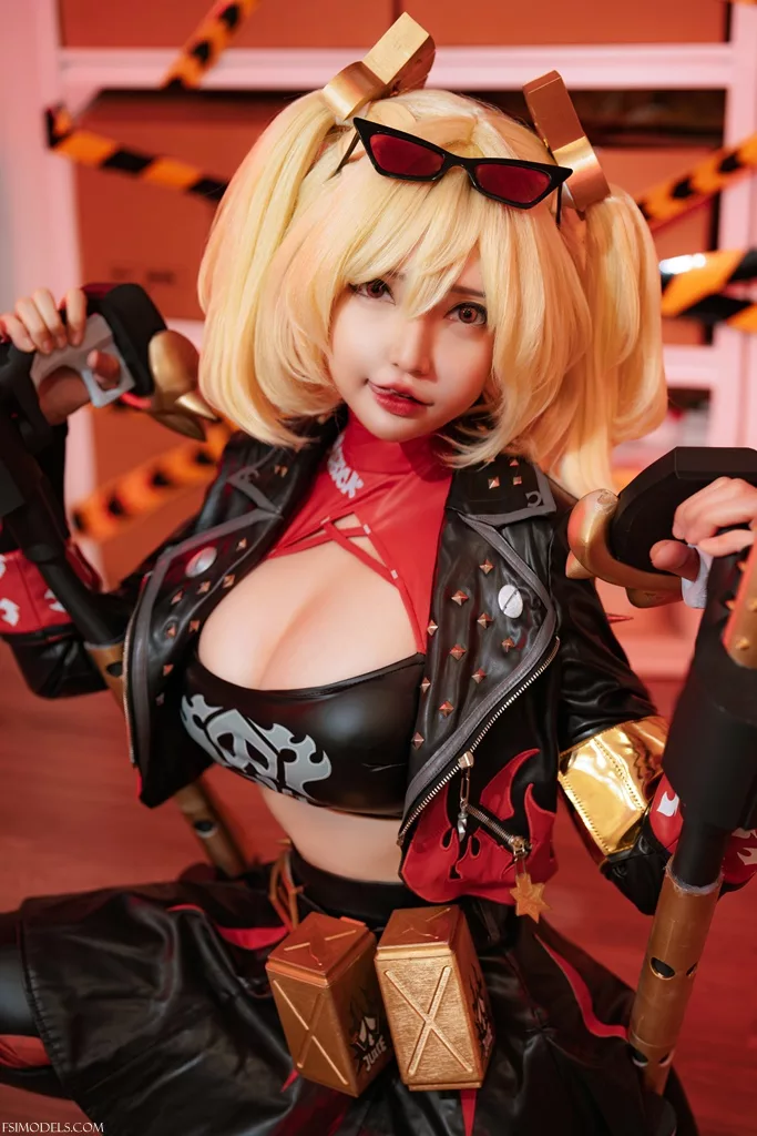 Potato Godzilla - Burnice Cosplay Photos - 14 Potato Godzilla - Burnice Cosplay Photos - 13