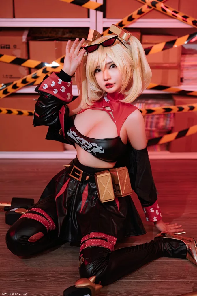 Potato Godzilla - Burnice Cosplay Photos - 18 Potato Godzilla - Burnice Cosplay Photos - 17