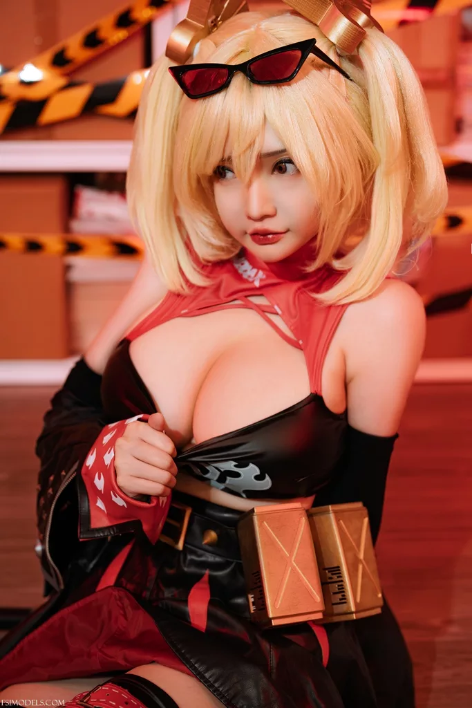 Potato Godzilla - Burnice Cosplay Photos - 20 Potato Godzilla - Burnice Cosplay Photos - 19