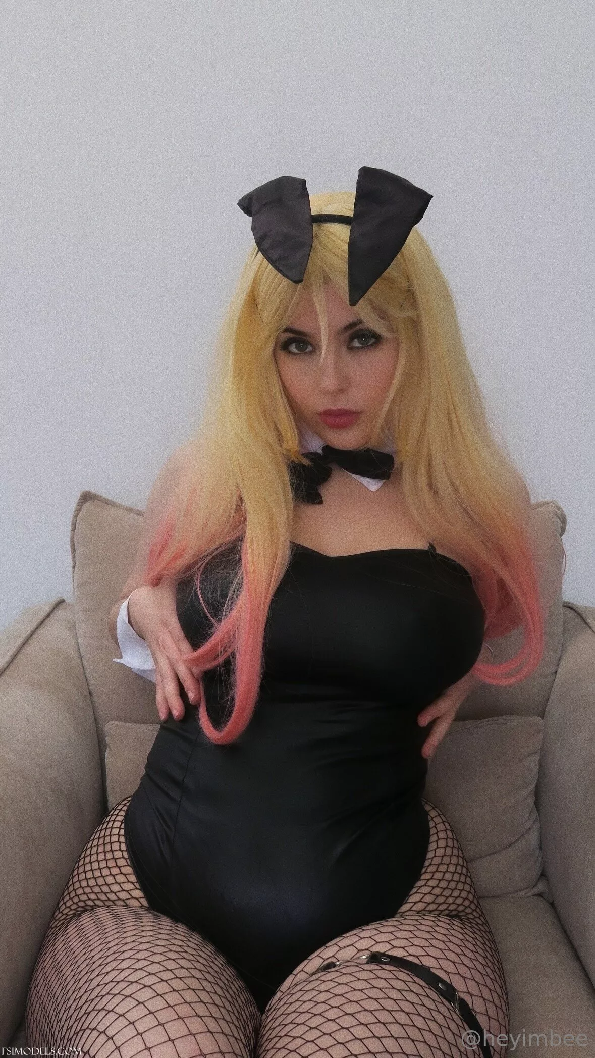 Heyimbee Bratty Bunny Girl Cosplay Ass Tease Photos - 7