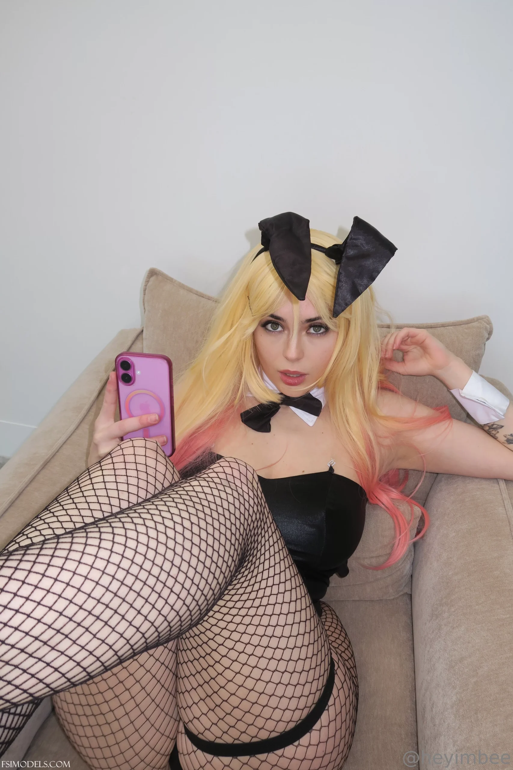 Heyimbee Bratty Bunny Girl Cosplay Ass Tease Photos - 9