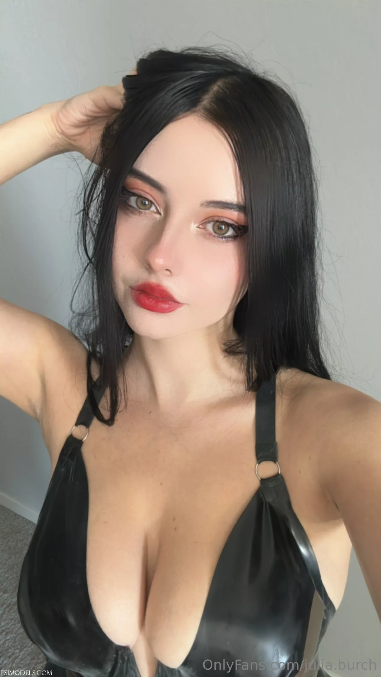 Julia Burch Nude Cleavage Tease Photos - 18 Julia Burch Nude Cleavage Tease Photos - 17