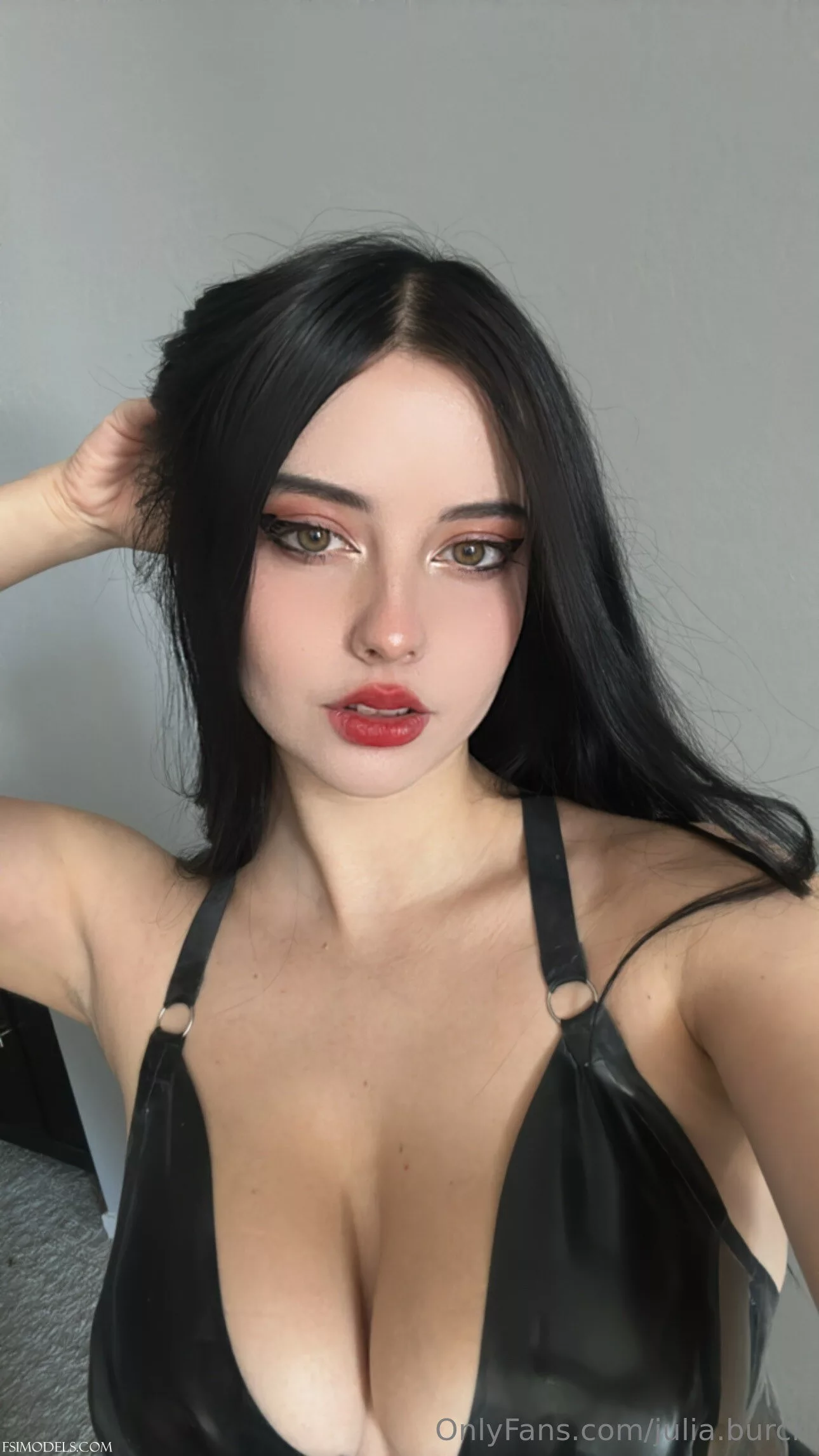 Julia Burch Nude Cleavage Tease Photos - 20 Julia Burch Nude Cleavage Tease Photos - 19