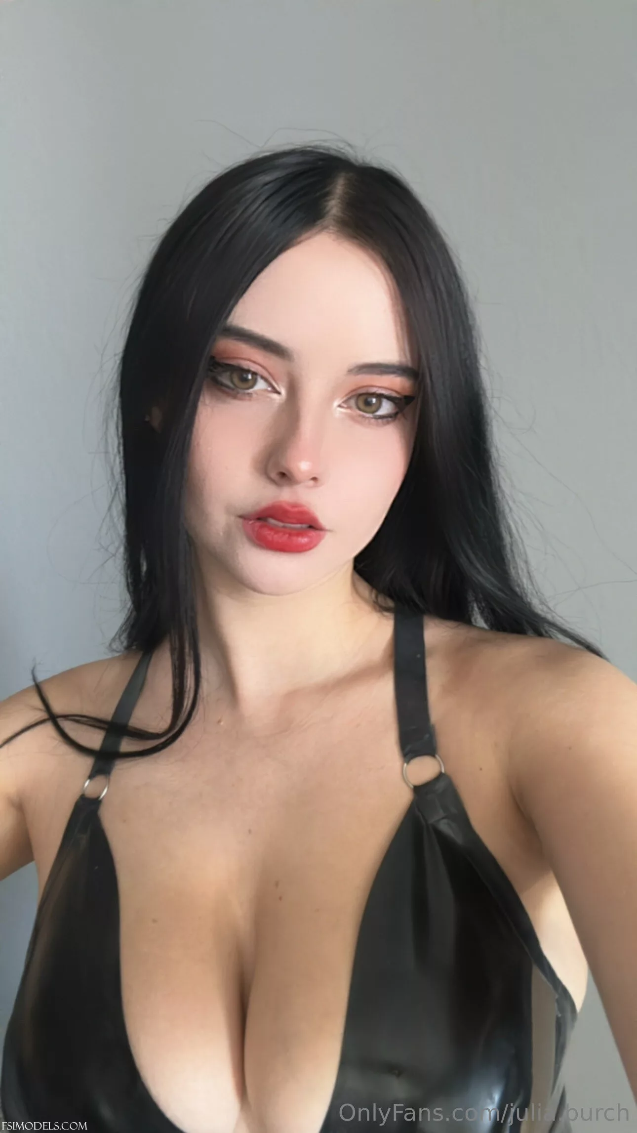 Julia Burch Nude Cleavage Tease Photos - 22 Julia Burch Nude Cleavage Tease Photos - 21