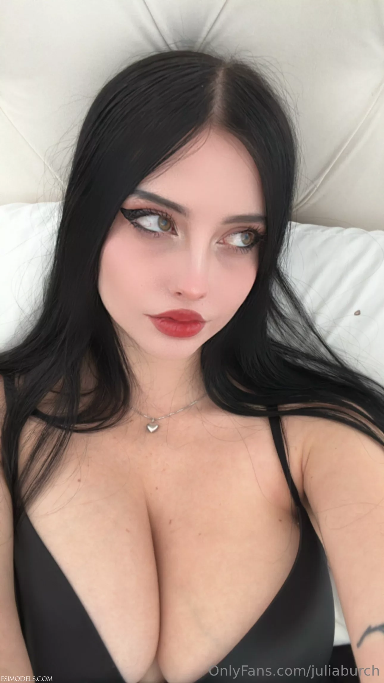 Julia Burch Nude Cleavage Tease Photos - 36 Julia Burch Nude Cleavage Tease Photos - 35