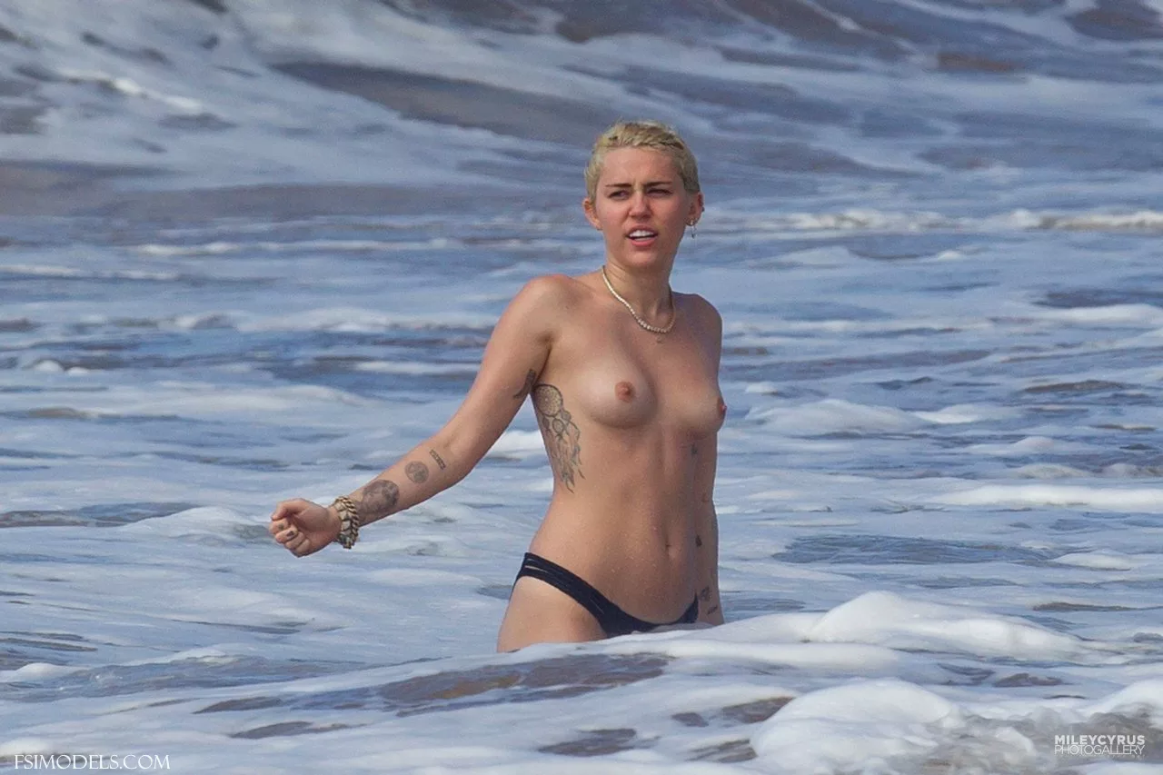 Miley Cyrus Nude Beach Leaked Photos - 70 Miley Cyrus Nude Beach Leaked Photos - 69