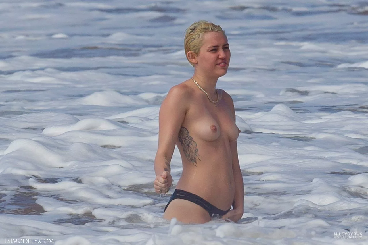 Miley Cyrus Nude Beach Leaked Photos - 72 Miley Cyrus Nude Beach Leaked Photos - 71