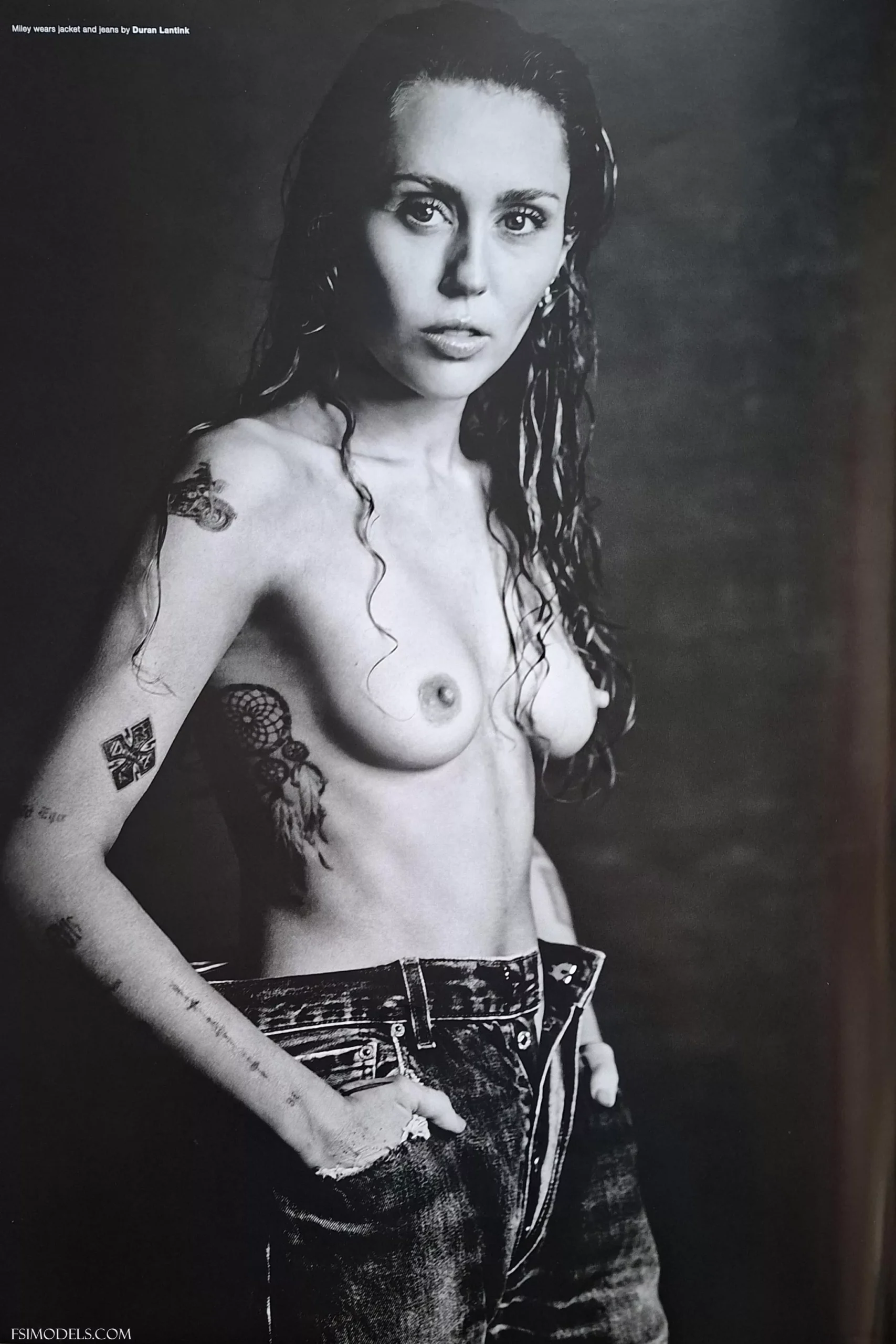 Miley Cyrus Young Nude Boobs Set - 1