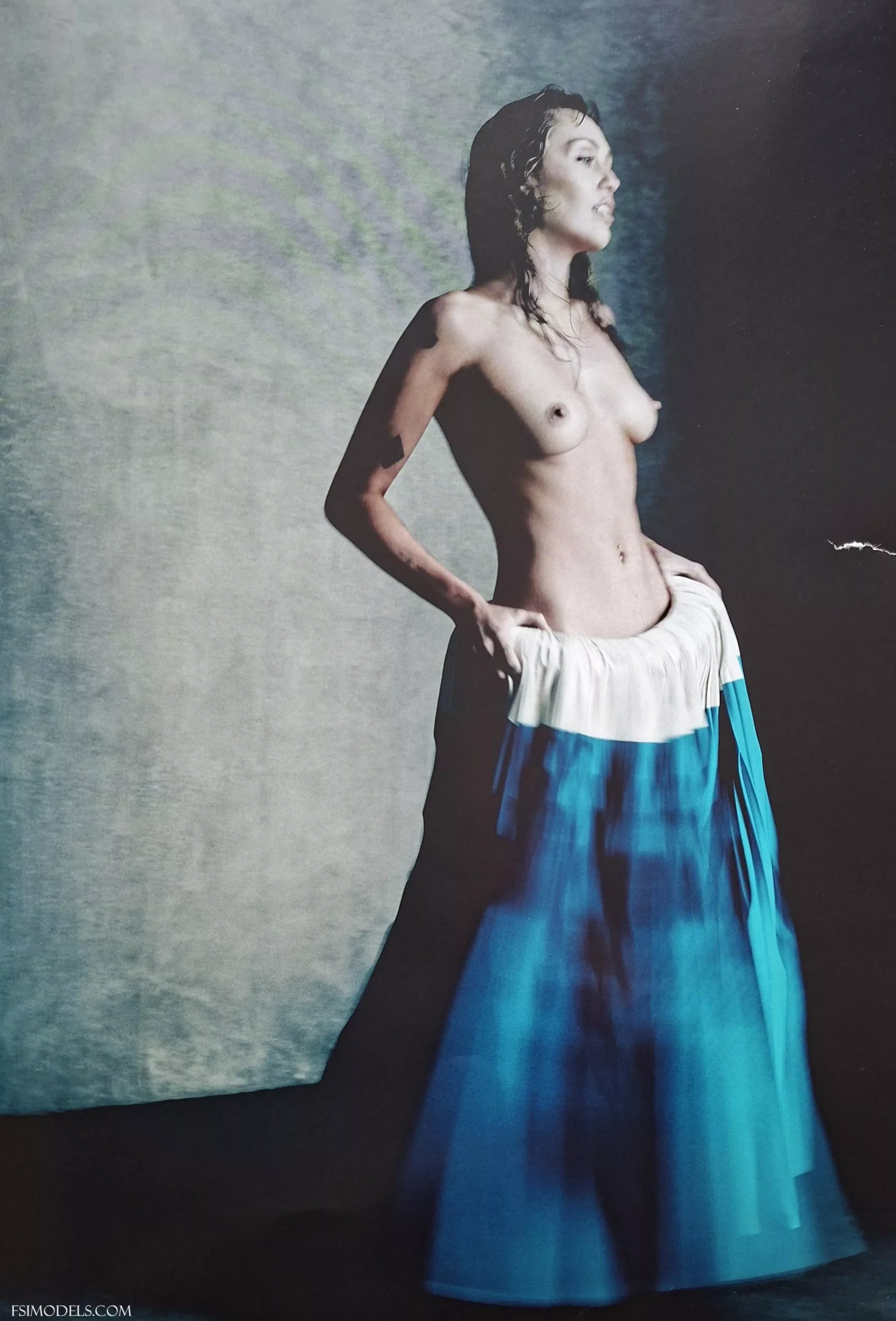 Miley Cyrus Young Nude Boobs Set - 21