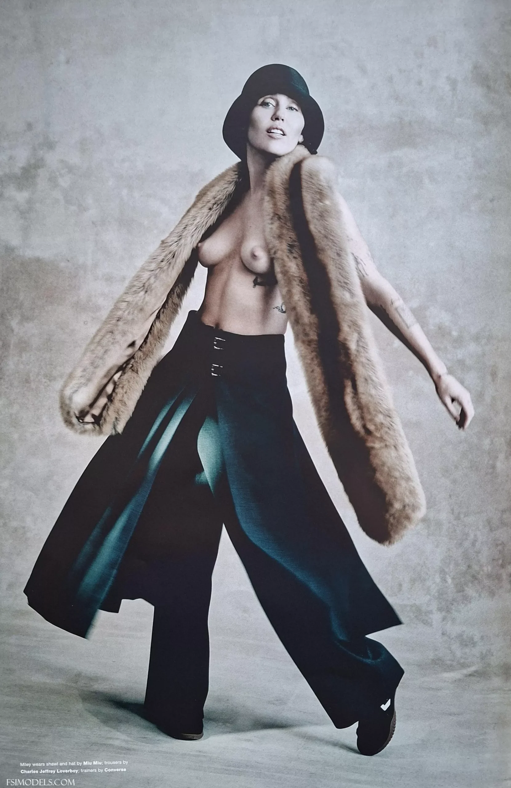 Miley Cyrus Young Nude Boobs Set - 27