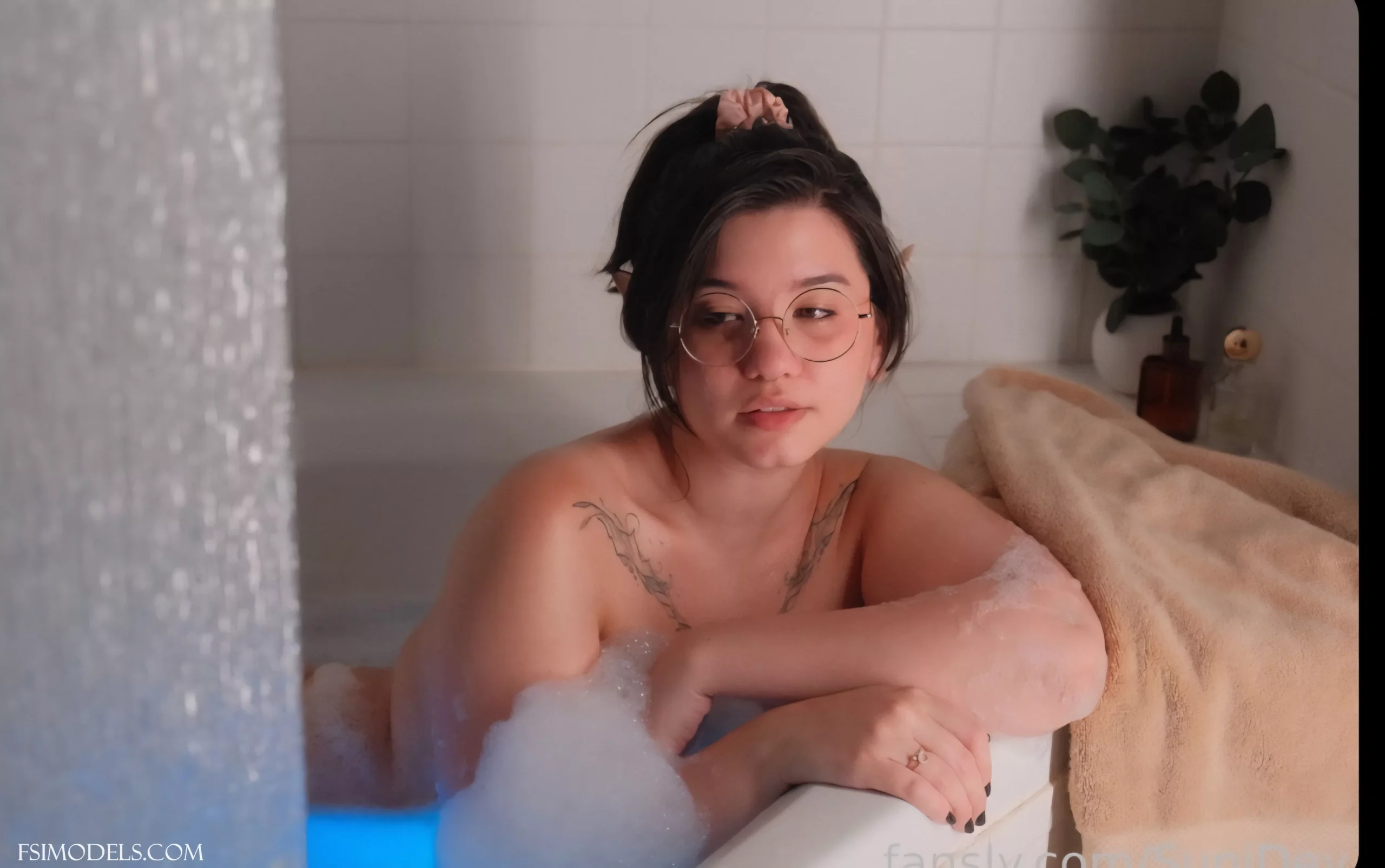 Sunidey OnlyFans Bathroom Nude Tease Photos - 16 Sunidey OnlyFans Bathroom Nude Tease Photos - 15