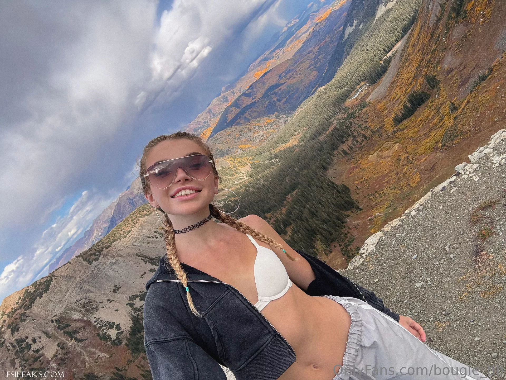 Briebellee OnlyFans Outdoor Hill Nude Set - 9