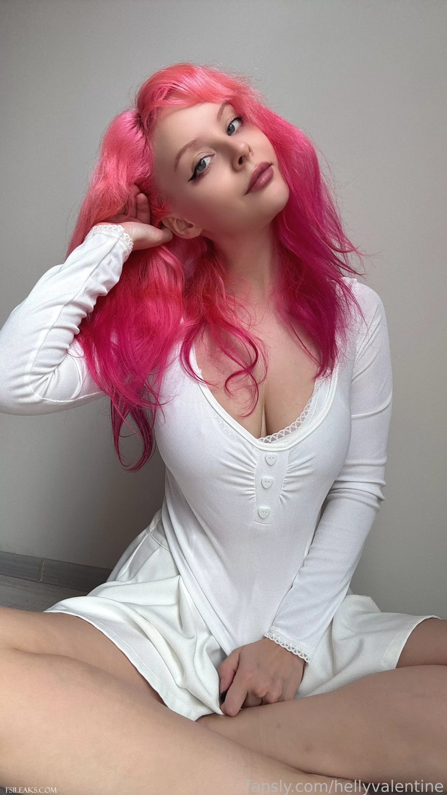 Helly Valentine OnlyFans White Short Skirts Set - 10 Helly Valentine OnlyFans White Short Skirts Set - 9