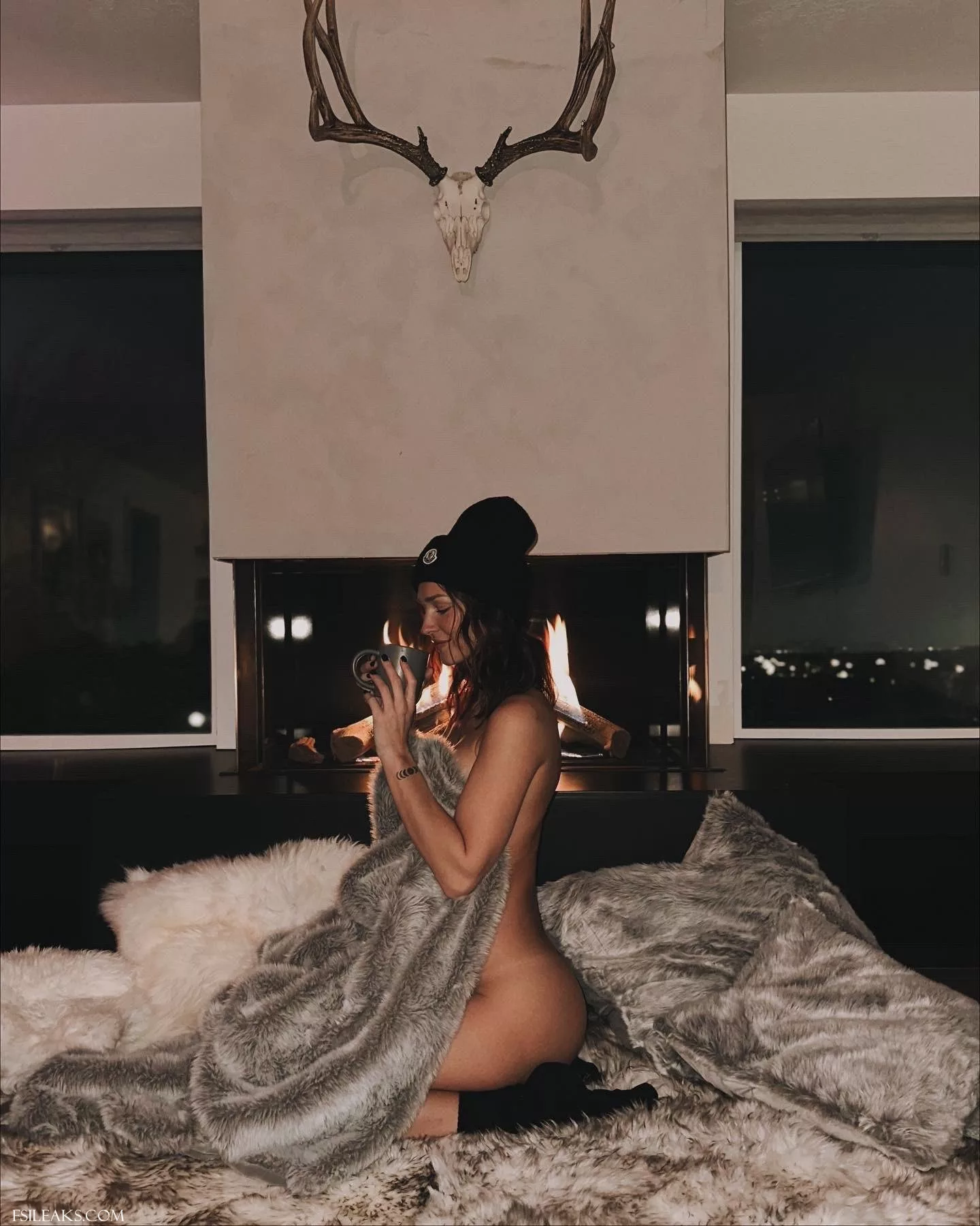 Rachel Cook OnlyFans Bedrrom Erotic Nude Photoshoot - 1