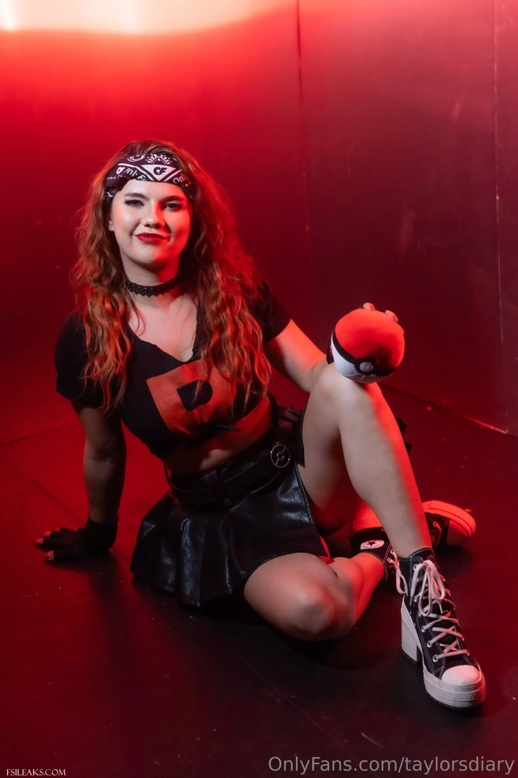 Dare Taylor OnlyFans Team Rocket Grunt Nude Cosplay Set - 7