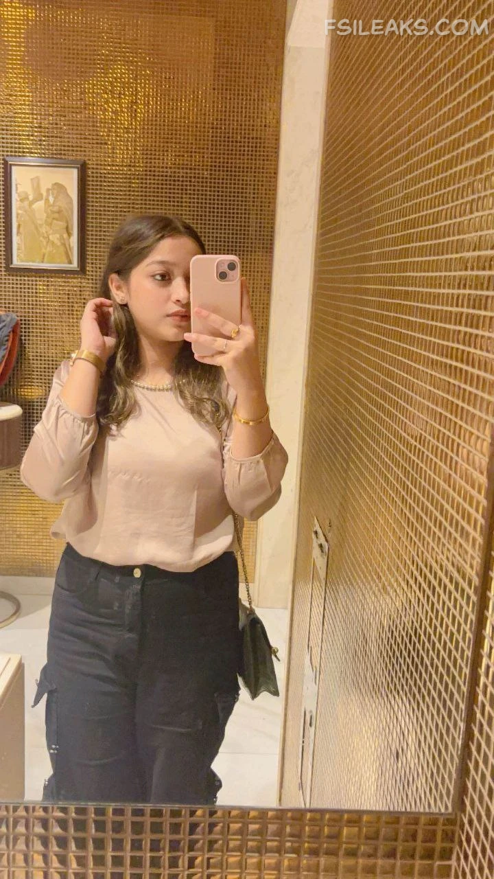 Beautiful Chubby Girl Showing Her Boobs Nude Show Photos - 6 Beautiful Chubby Girl Showing Her Boobs Nude Show Photos - 5