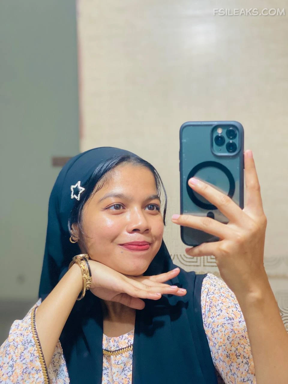 Beautiful Cute Hijabi Girlfriend Nude Show Photos Part 1 - 17