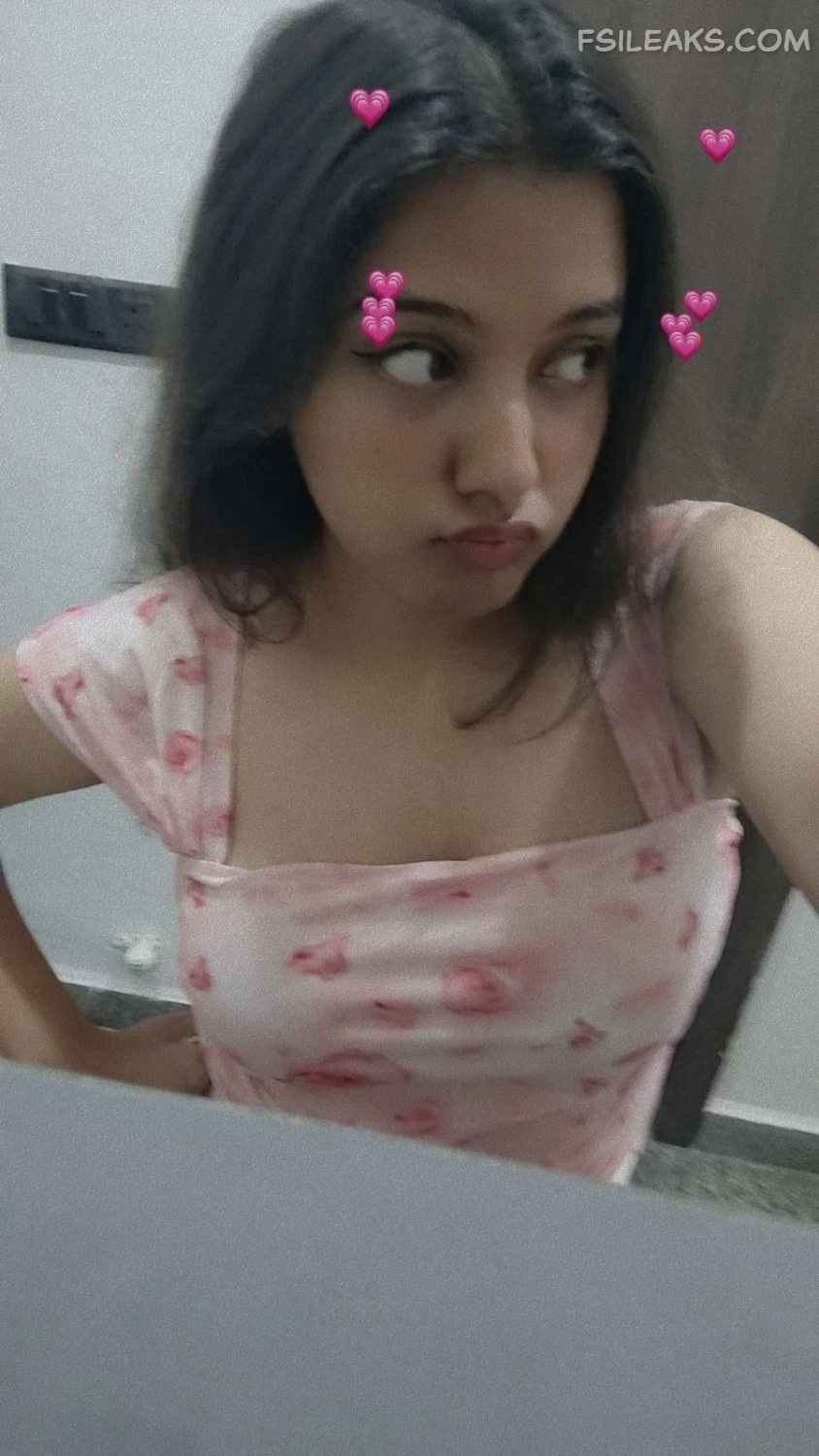 Beautiful Girlfriend Boob Nude Show Photo - 7