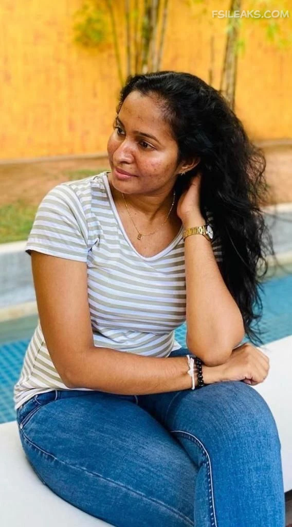 Beautiful Sri Lankan Milf Nude Show Photos - 27