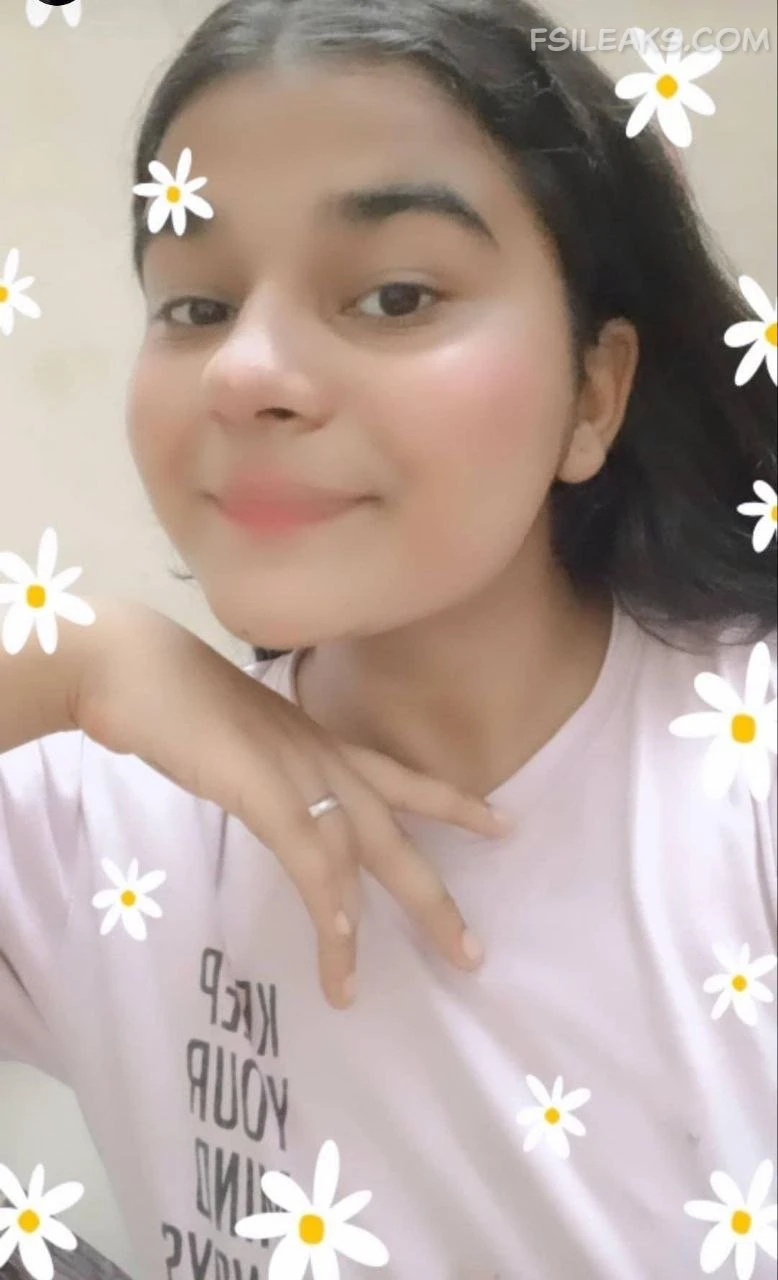 Busty Girl Showing Asshole Nude Show Photos - 57