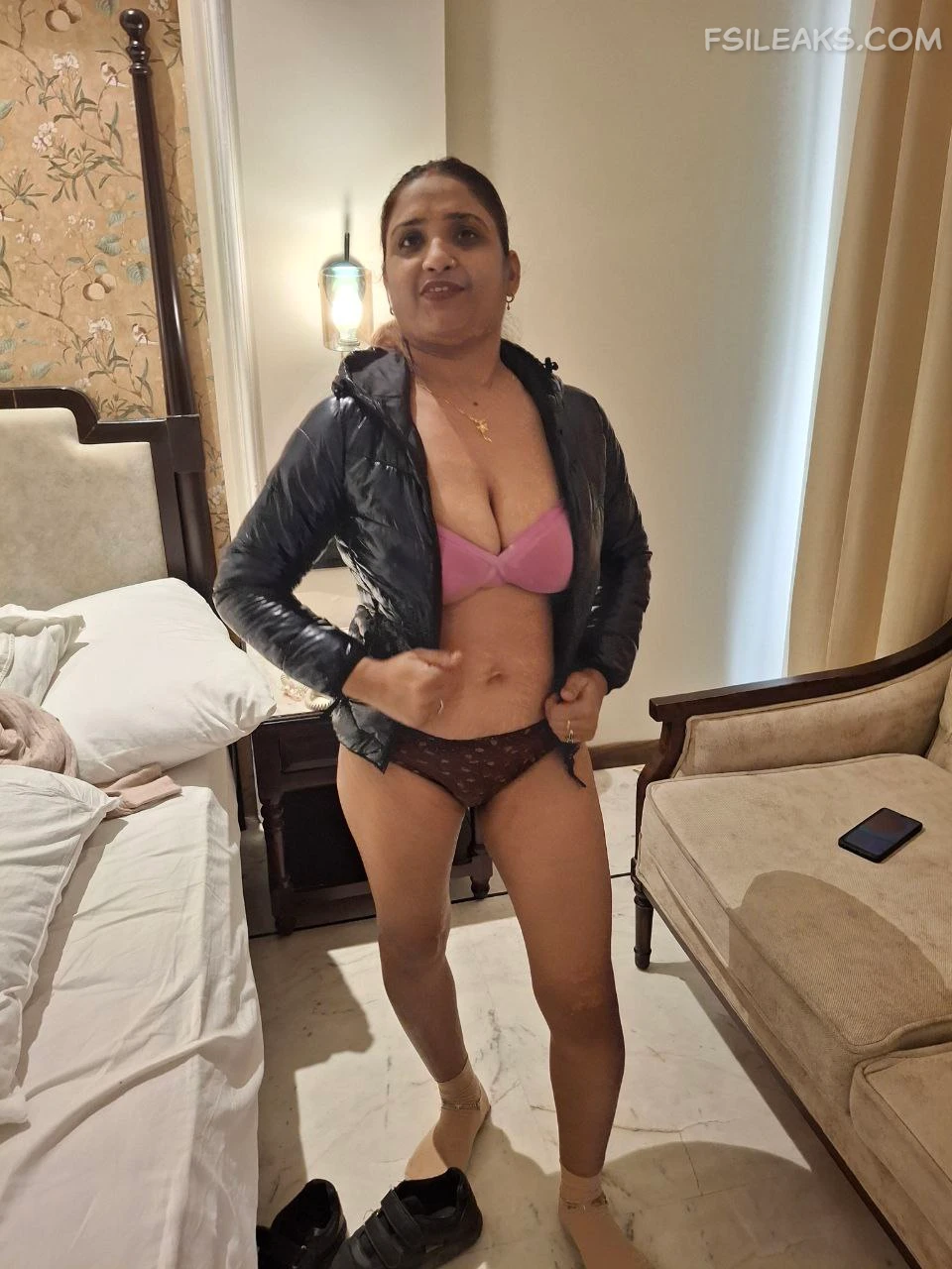 Cock Rich Wife Nude Show Photos - 10 Cock Rich Wife Nude Show Photos - 9