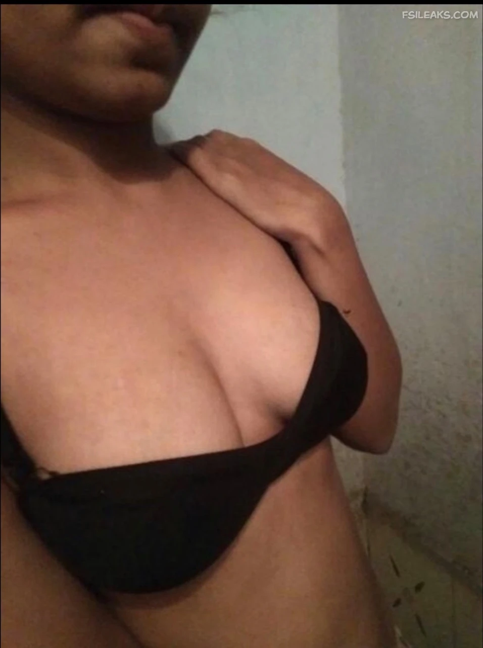 Cute Slim Young Girl Nude Show Photos - 17