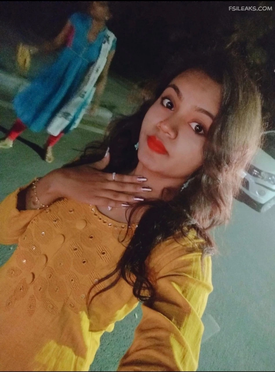 Cute Slim Young Girl Nude Show Photos - 3