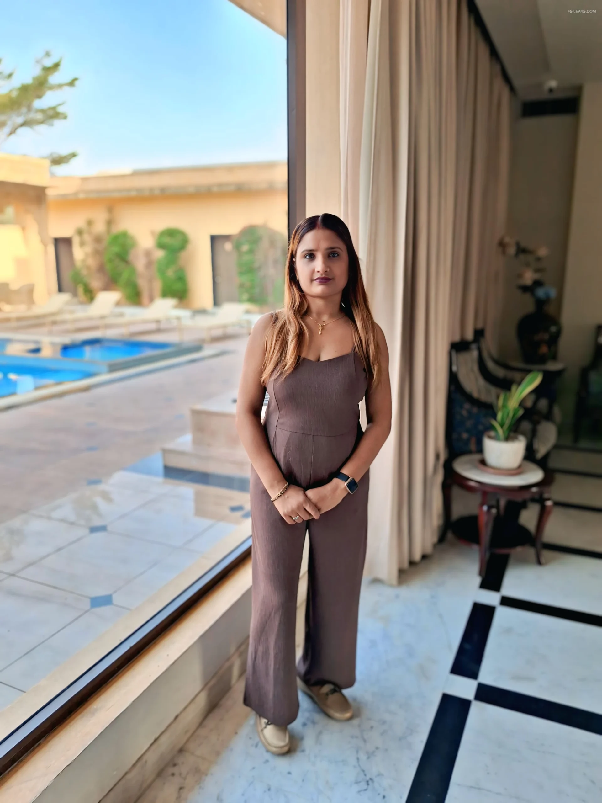 Cute Young Girlfriend Nude Show Photos - 13