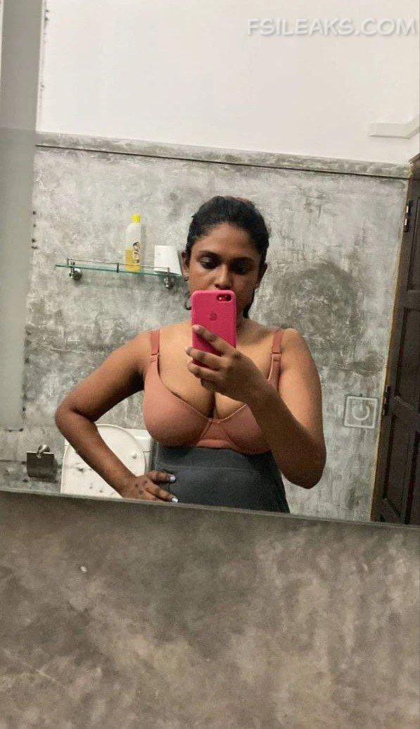 Sexy Lankan Instagram Influencer Nude Photos - 17
