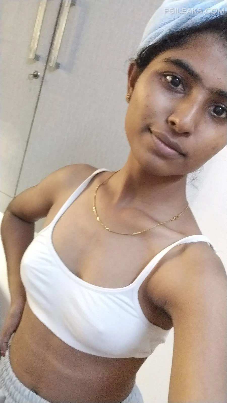 Slim Bengali Teen(18+) Girl Bedroom Boobs Nude Show Photos - 99