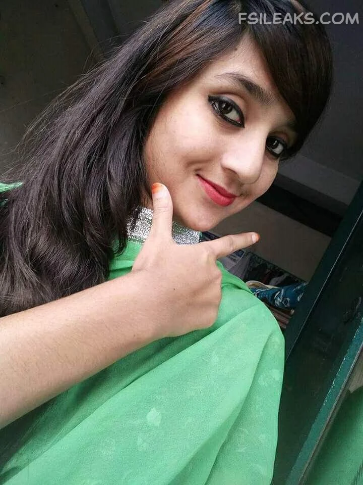 Slim Bengali Teen(18+) Girl Boobs Nude Show Photos - 31