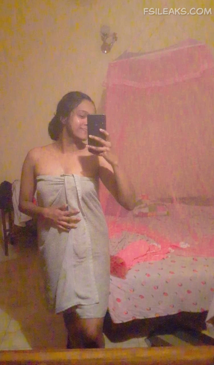 Slim Sri Lankan Babe Fully Nude Dancing Photos - 15