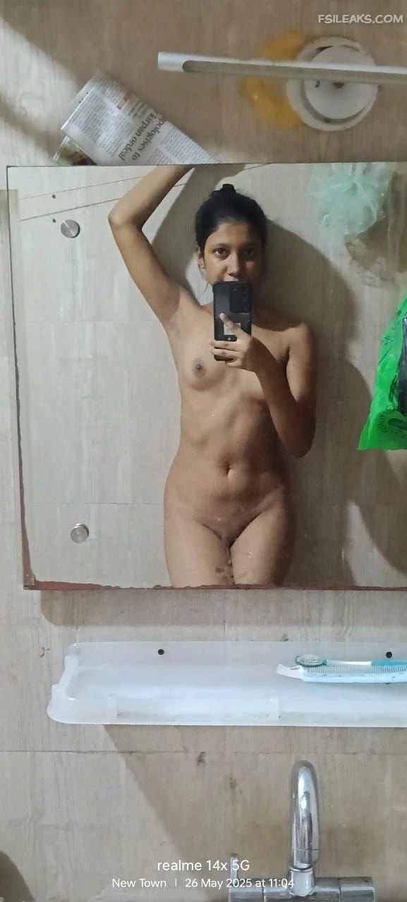 Slim Young Bengali Girl Nude Show Photos - 9