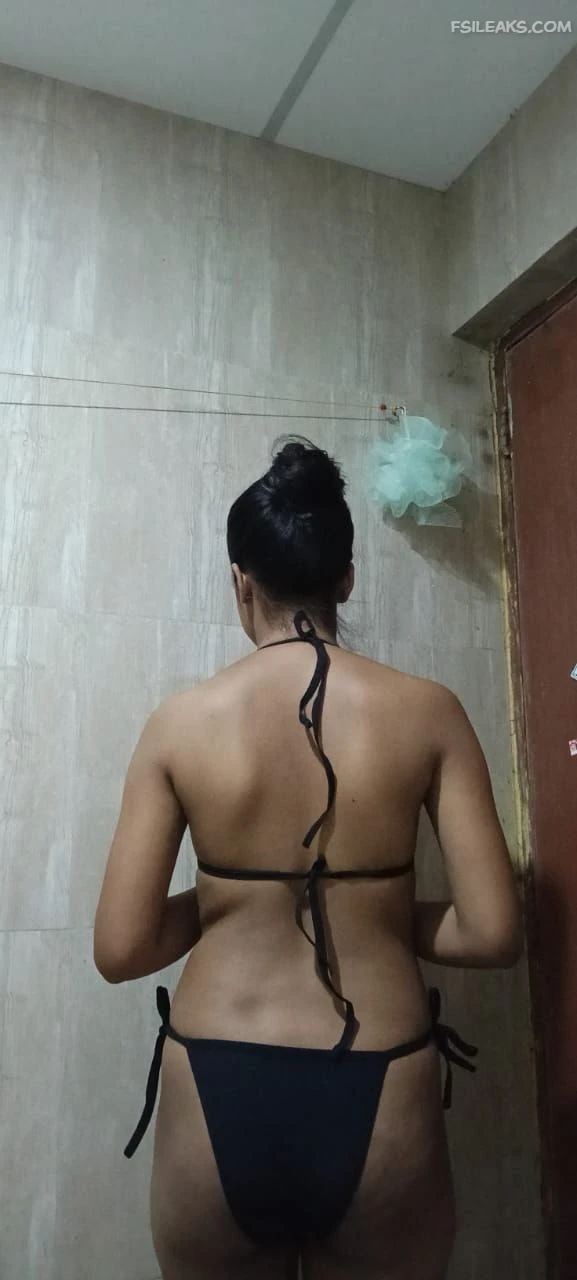 Slim Young Bengali Girl Nude Show Photos - 11